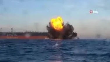 Kocaeli açıklarında vurulan geminin isabet aldığı anın görüntüleri çıktı