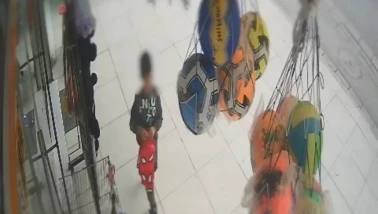 Kırtasiye Önünde Askıdaki Bereleri Çaldı!