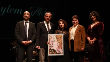 Yıldıztepe Kooperatifi Depremzede Öğrencilere Burs için Eylem Akkaş Konseri Düzenledi