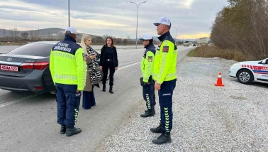 Altıntaş’ta Yol Denetimi: Kaymakam Ayşegül Yıldırım Sahadaydı