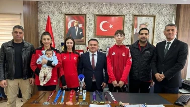 Avrupa derecesi kazanan Bilecikli taekwondocuları İl Müdürü tebrik etti