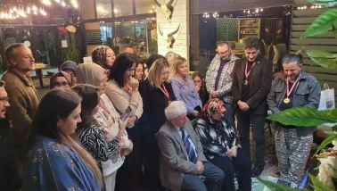 Yıllar Sonra Gelen Sürpriz: Eski Öğrencilerinden Emekli Öğretmene Duygusal Kutlama