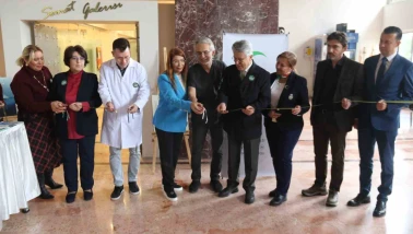 ESOGÜ’de Bağımlılığa Dikkat Çeken Karikatür Sergisi Ziyaretçilerini Bekliyor