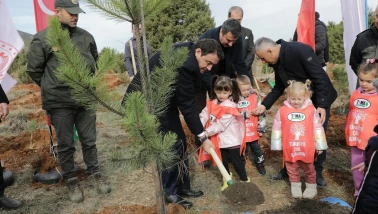 Kütahya Hatıra Ormanı'nda 2 Bin Fidan Toprakla Buluştu