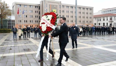 Eskişehir’de Öğretmenler Günü için çelenk sunma töreni düzenlendi
