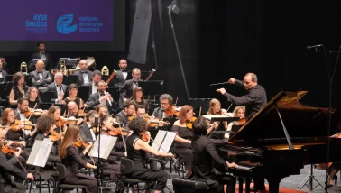 EBB Senfoni Orkestrası ve Cem Babacan Ayakta Alkışlandı