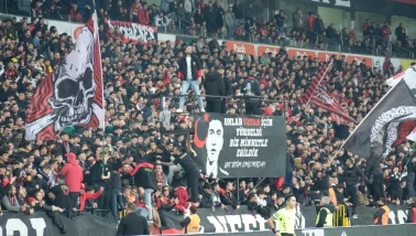 Eskişehirspor Taraftarından Şehit Üsteğmen Emre Mercan’a Anlamlı Pankart