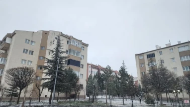 Eskişehir sabahın erken saatlerinden itibaren kar yağışının etkisi altına girdi