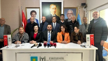 Ulucan uyardı: “Engelli aileler yalnız bırakılıyor, Seyitgazi çamur içinde”