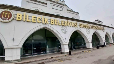 Bilecik Şehirlerarası Otobüs Terminali’nde Tavan Akıyor, Yolcular Soğuktan Donuyor
