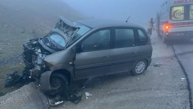 Bilecik’te Kafa Kafaya Çarpışan Araçlarda 2 Kişi Yaralandı