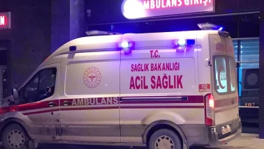 Yolcu otobüsüne arkadan çarpan otomobilde 3 kişi yaralandı
