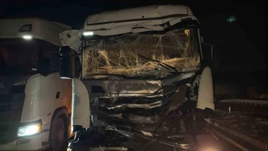 Afyonkarahisar’da İki Tır ve Otomobil Çarpıştı: Bir Yaralı