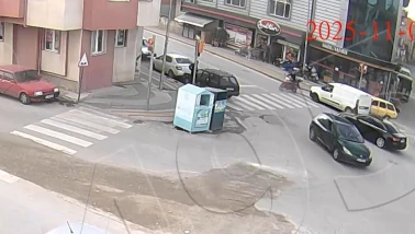 Kütahya’da Yaya Geçidinde Kuryeye Otomobil Çarptı