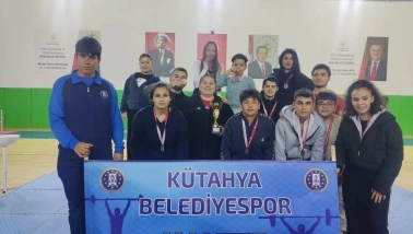 Ege Kupası Halter Şampiyonası’nda Kütahya Belediyespor’dan Büyük Başarı