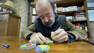 Karikatürden Çini Mürekkebine: Çizgiyle Ek Gelir Sağlıyor