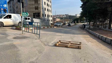 Bilecik’te bitmeyen kaldırım çalışması ulaşımı kilitledi