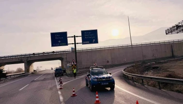 Afyonkarahisar’da Yoğun Sis Nedeniyle Kara Yolu Kapatıldı