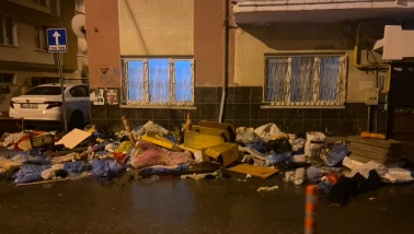 Eskişehir’de o sokakta kaldırım çöplüğe döndü