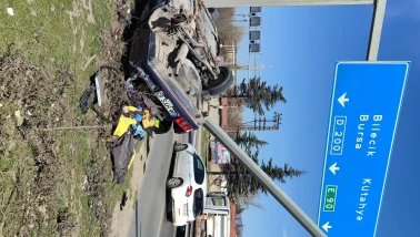 Eskişehir-Ankara Yolunda Trafik Kazası: Araç Kullanılamaz Hale Geldi