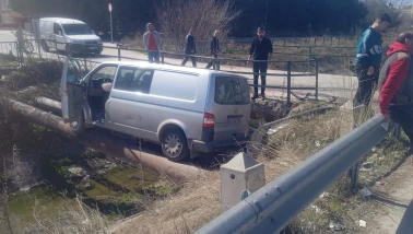 Odunpazarı’nda Trafik Kazası: Araç DSİ Kanalına Uçtu