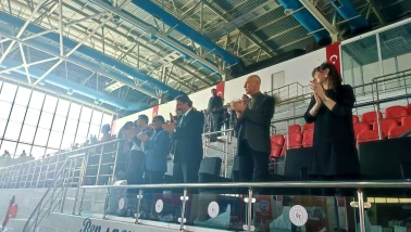 Genç Yüzücüler 23 Nisan İçin Yenikent’te Yarışıyor!