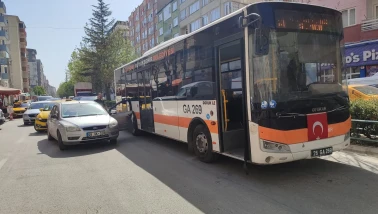 Açık Kapı Kazaya Neden Oldu: Maddi Hasarlı Trafik Kazası