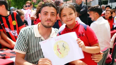 Eskişehirspor’dan minik taraftarlara anlamlı ziyaret