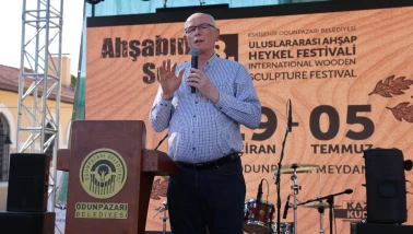 Kazım Kurt’tan festival meydanından çağrı: "Sanat barışın sesi olsun"