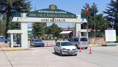 Vefat Eden Yakınlarını Arefe Günü Yalnız Bırakmadılar