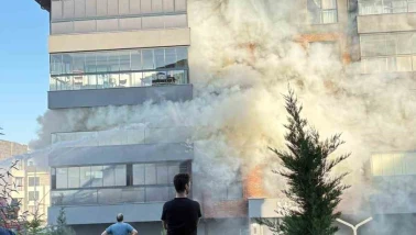 Alevler içinde kurtuluş: Yaşlı çiftin hayatını itfaiye ekipleri kurtardı