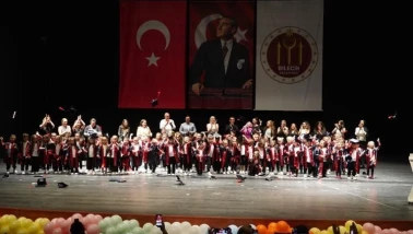 Bilecik’te Miniklerin Mezuniyet Sevinci Gönülleri Isıttı