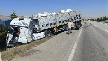 Tırın çarptığı kamyonet şarampole yuvarlandı: 1 yaralı