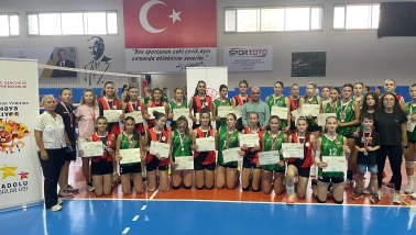 ANALİG Voleybol’da Kız Takımı Türkiye Finallerine Yükseldi