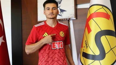 Eskişehirspor, 22 yaşındaki sağ bek Emre Koskor ile anlaştı