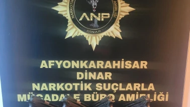 Polis Şüpheli Araçta 4 Ruhsatsız Tabanca Ele Geçirdi