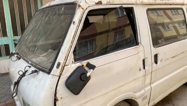 Eskişehir’de Sokakta Terk Edilen Panelvan Araç Tepki Çekiyor