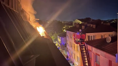 Şirintepe Mahallesinde Apartman Çatısında Yangın Paniği