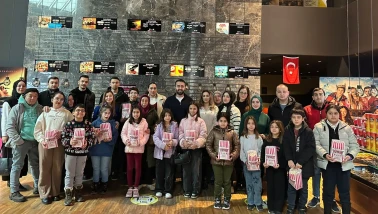 AK Gençlik Tepebaşı Sinema Etkinliğinde Çocuklarla Buluştu