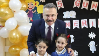 Vali Aksoy’a Duygulandıran Veda, Öğrenciler Şarkıyla Uğurladı