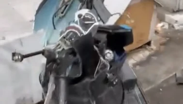 Eskişehir’de Binadan Düşen Taşlar Motosikletlere Zarar Verdi