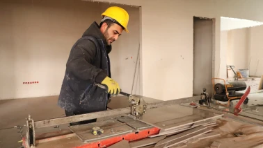 Eskişehir’in Soğuk Ayazında İşçiler Bahar Sıcaklığında Çalışıyor