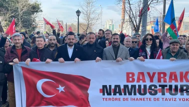 Eskişehir’de Bayrak Tepkisi: Siyasetçiler ve Vatandaşlar Birlikte Yürüdü