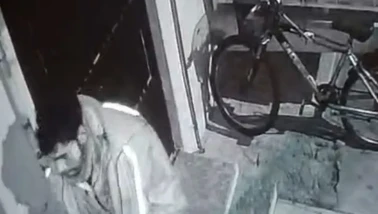 Apartman Balkonundaki Hırsızlık Anbean Kaydedildi: Ekipmanları Böyle Çaldı