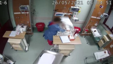 Bebeği Darbettiği İddia Edilen Hemşire Polise Teslim Oldu