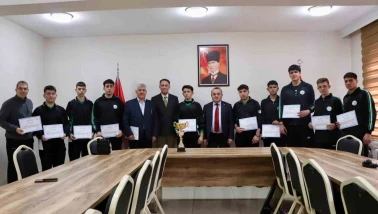 Bozüyük’te Hentbol Şampiyonlarına Kaymakamdan Ödül