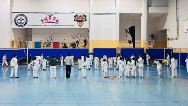 Minik Tekvandoculara Anlamlı Destek: Kuşaklarını İl Müdürü Bağladı