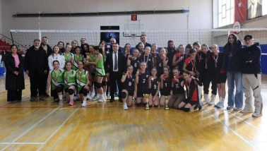 Bilecik’te Voleybolun Yıldızları Kupalarına Kavuştu