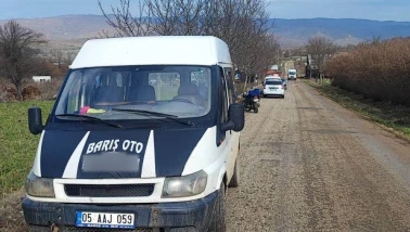 Bilecik’te Motosiklet İle Minibüs Çarpıştı: 2 Yaralı