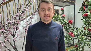 Geri Dönüşümün En Estetik Hali: Atık Şişelerden Gül Ağacı